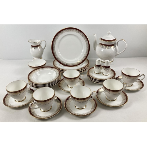 1288 - A collection of Royal Grafton dinner & tea ware in burgundy and gold 'Majestic' pattern. Comprising:... 