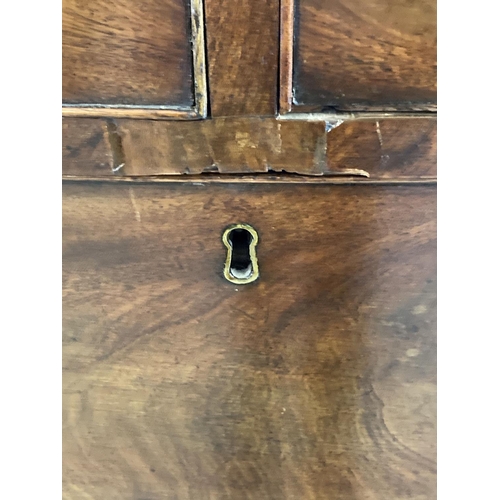 1449 - A Victorian mahogany bow fronted 2 over 3 chest of drawers with knob handles. Brass escutcheons to e... 