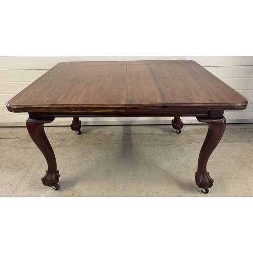 1461 - A Victorian mahogany wind out dining table with large ball and claw feet. Complete with 2 additional... 