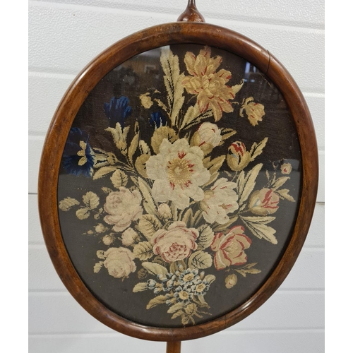 1479 - An antique 3 footed short pole screen with oval shaped fine needlepoint floral panel. Turned wooden ... 