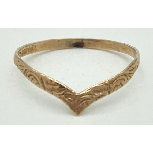 1074 - A 9ct gold wishbone ring with engraved detail. Fully hallmarked inside band. Ring size R. Total weig... 