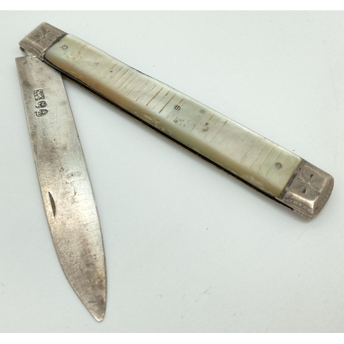 1206 - A Georgian silver bladed mother of pearl handled pocket fruit knife. Hallmarked to blade, approx. 8.... 