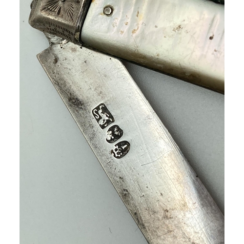 1206 - A Georgian silver bladed mother of pearl handled pocket fruit knife. Hallmarked to blade, approx. 8.... 