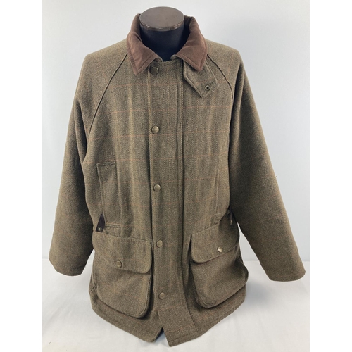 67 - A men's green tweed field jacket by Hoggs of Fife. Front zip and press stud fastening. 4 front pocke... 