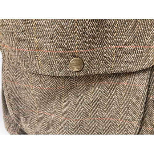 67 - A men's green tweed field jacket by Hoggs of Fife. Front zip and press stud fastening. 4 front pocke... 