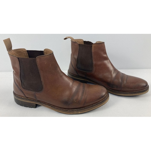 73 - A pair of men's light brown leather Chelsea boots by Joules, size 8. Joules name to sole of boots.