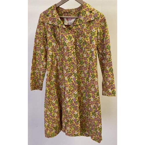 267 - A vintage 1960's Dolly Rockers designed by Sambo long sleeved summer jacket. In floral print design,... 