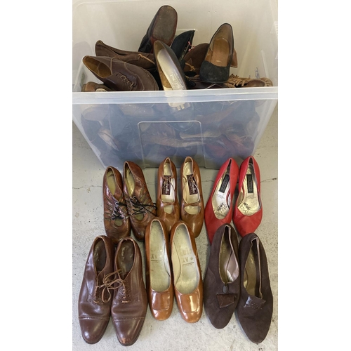 19 - A large tub of assorted vintage women's shoes in brown tones, to include leather, suede and faux lea... 