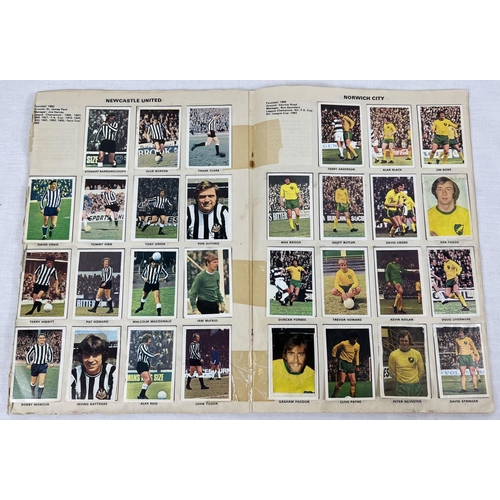 25 - An FKS 1972/3 First Division The Wonderful World of Soccer Stars picture stamp album - Complete.