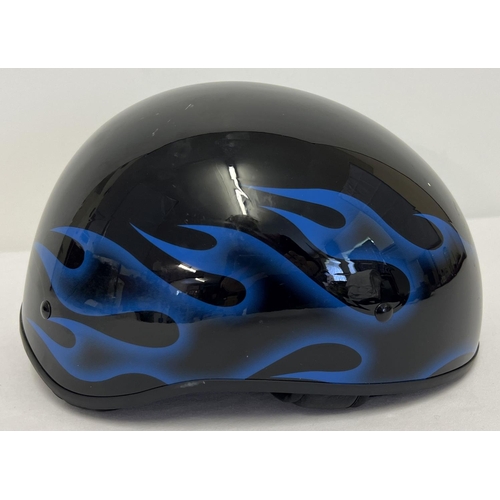 171 - A Harley Davidson Dot motorcycle helmet with blue flame design. Size M, 57-58cm. In very good condit... 