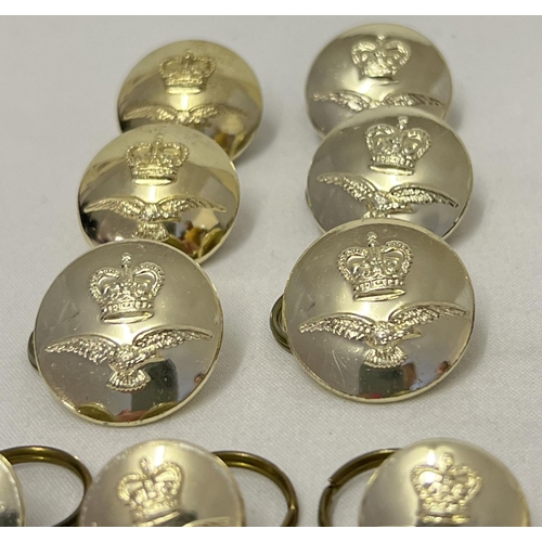 234 - 26 assorted RAF Royal Air Force buttons, larger and smaller sizes. To include examples by Gaunt Lond... 
