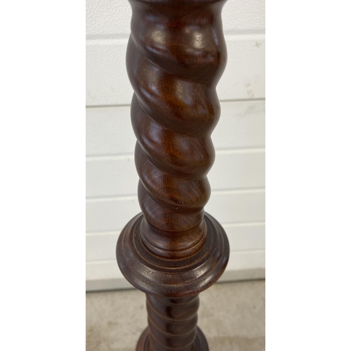 1318 - A modern mahogany coloured torchere with twist stem design. Approx. 98cm tall, diameter of circular ... 