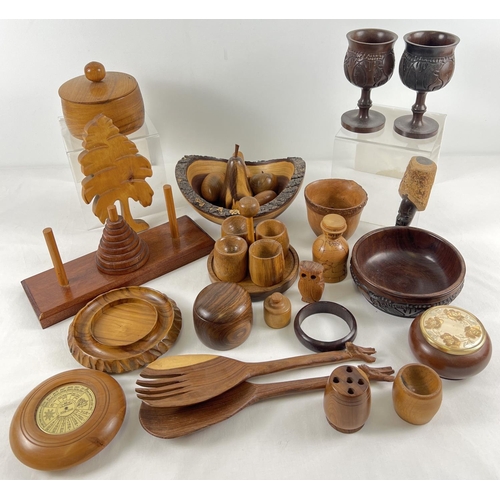 1260 - A box of assorted vintage turned and carved wooden items to include African ethnic pieces. Lot also ... 