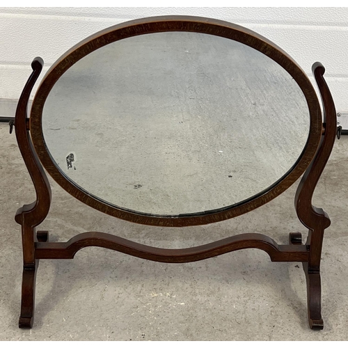 1324 - An Edwardian oval dressing table swing mirror with shaped legs and supports. Approx. 48.5 x 51.5cm.