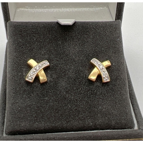 1011 - A pair of 18ct gold and diamond 