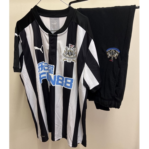 1220 - A Newcastle United FC 2017/18 season, 125 year anniversary football shirt. Size XL. Together with Ne... 