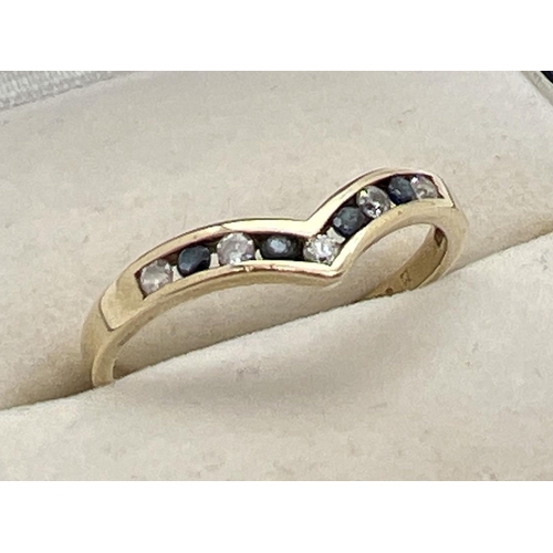 1057 - A 9ct gold wishbone style dress ring set with alternating small round cut cubic zirconia stones and ... 