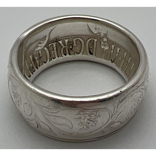 1085 - A heavy white metal ring made from a 1977 Elizabeth II jubilee crown. Ring size X. Total weight appr... 