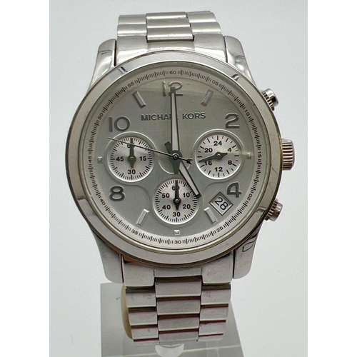 1114 - A Michael Kors men's chronograph MK5076  wristwatch. Stainless steel strap and case. White face with... 