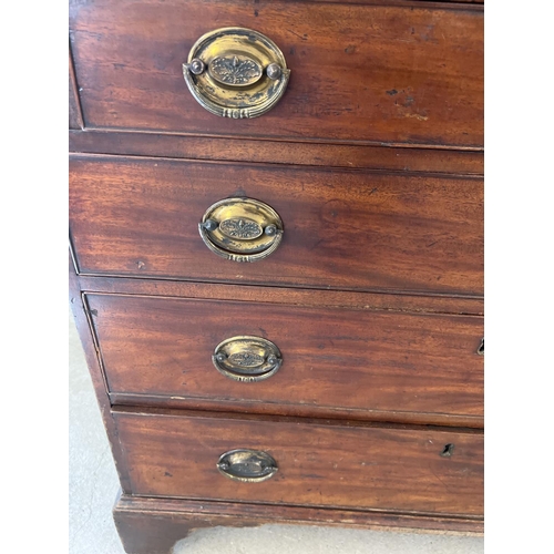 1293 - A Georgian mahogany 4 drawer bureau with drop down handles, brass lock and interior stationery drawe... 