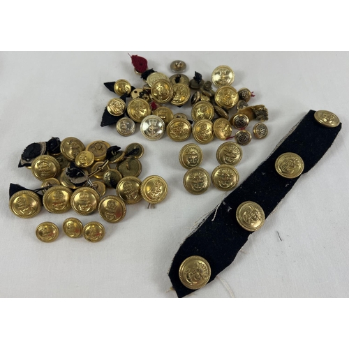 1157 - A quantity of assorted vintage Naval buttons, in varying styles and sizes. To include examples by Fi... 