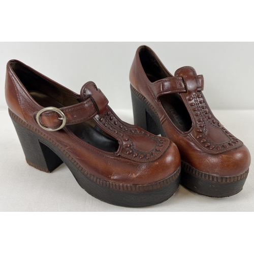 33 - A pair of vintage 1970's leather platform dolly shoes by Manfield, size 38.5.