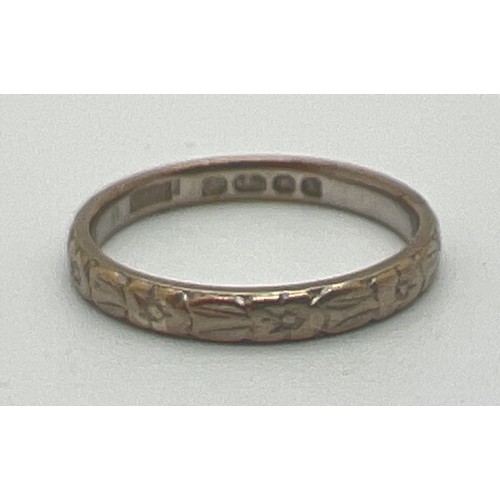 1098A - A vintage 18ct gold 2mm band ring with embossed floral design. Fully hallmarked inside band. Ring si... 