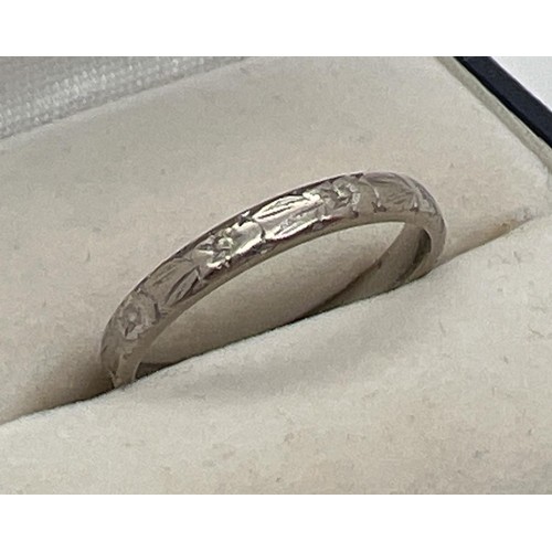 1098A - A vintage 18ct gold 2mm band ring with embossed floral design. Fully hallmarked inside band. Ring si... 