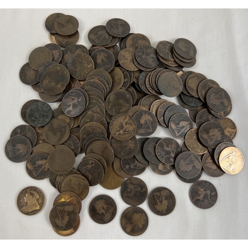 14 - A tub of Victorian one penny coins with both young head and veiled head. In varying conditions, some... 