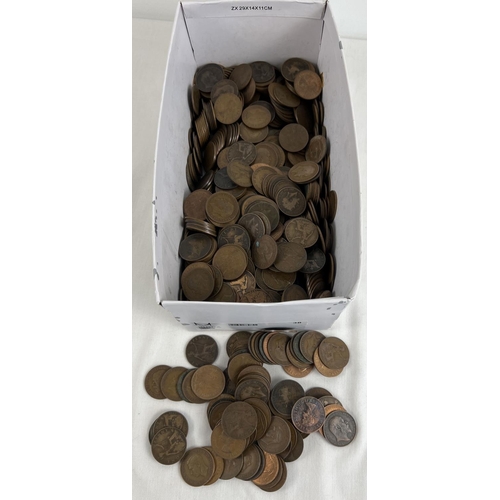 15 - A large collection of antique and vintage one penny coins. To include sovereign heads of George V, V... 