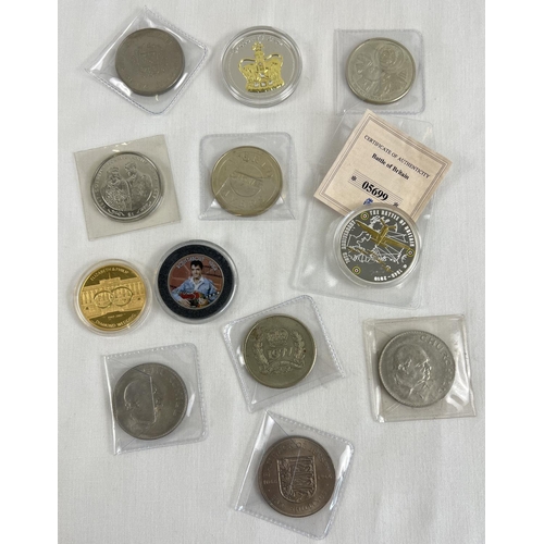 26 - A collection of 12 British and world collectors crowns and coins. To include limited edition Battle ... 