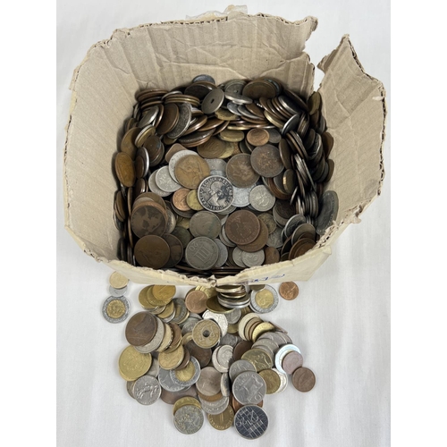 37 - A box of mixed vintage British and foreign coins. British coins include sovereign heads of Victoria,... 