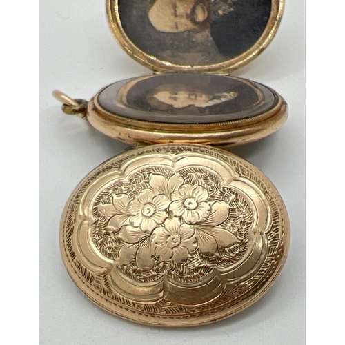 1006 - A Victorian gold tri-fold locket with floral decoration to front and back. Engraved monogram to fron... 