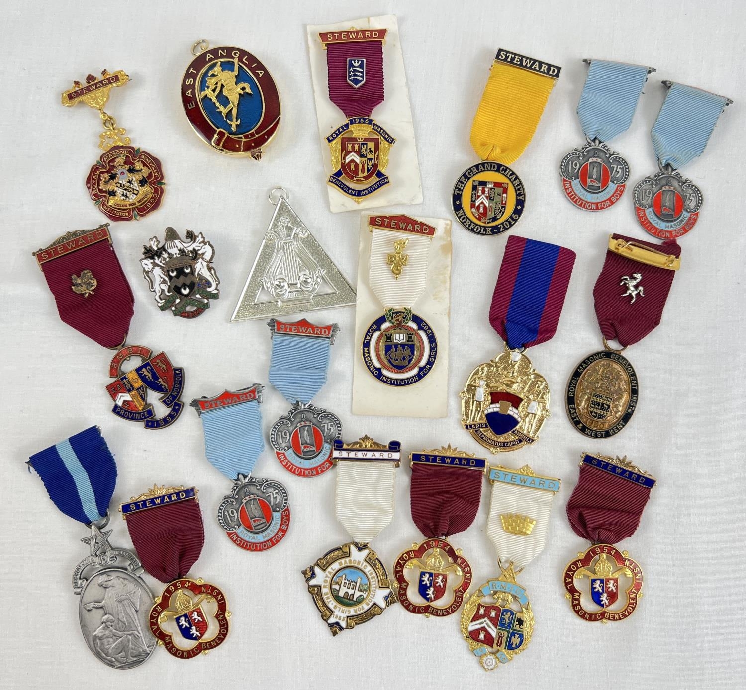 A collection of 20 assorted Masonic jewels, pins and medals to include