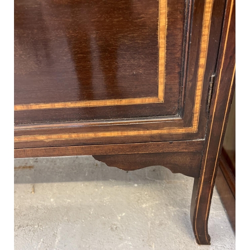 1344 - An Edwardian inlaid display cabinet with double doors and fabric lined interior shelving and back. W... 