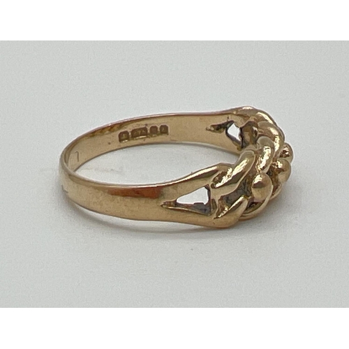 1032 - A vintage 9ct gold single row Keeper ring, fully hallmarked inside band. Ring size N. Total weight a... 