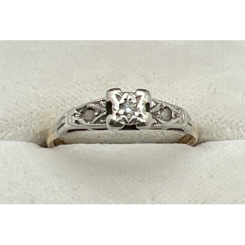 1040 - An 18ct gold Art Deco illusion set diamond dress ring. Central square mount set with a single diamon... 