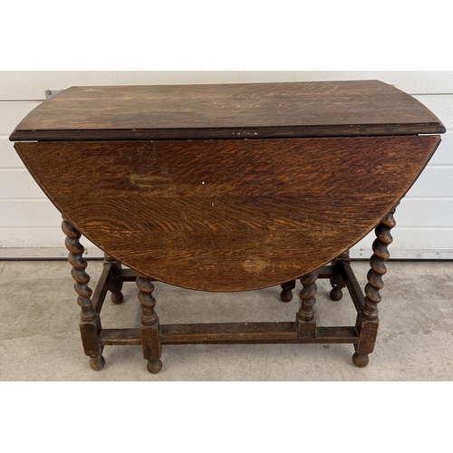 1353 - A vintage dark oak, drop leaf, barley twist gate leg table. Approx. 71 x 120 x 92cm fully extended.