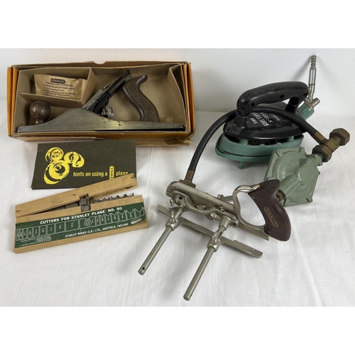 1337 - A boxed vintage wood plane by Stanley togteher with a Stanley No. 50 plane with a set of boxed cutte... 