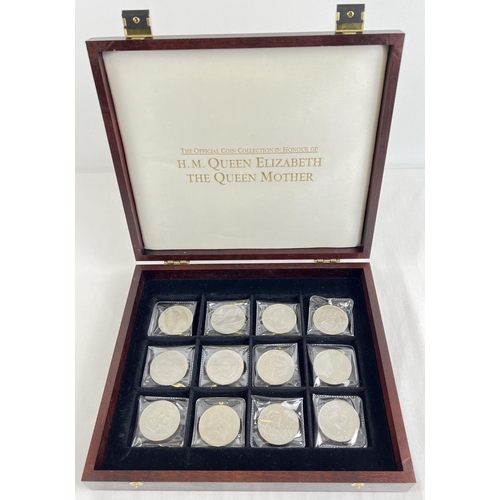 15A - A wooden coin presentation box containing 12 British commemorative crowns. To include Silver Jubilee... 