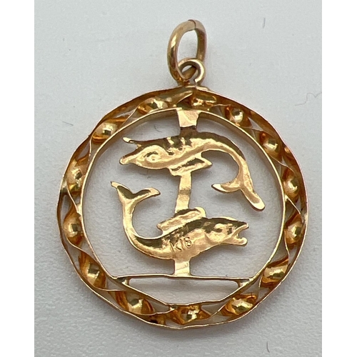 92 - An 18ct gold Pisces sign of the zodiac pierced work circular shaped pendant with hanging bale. Marke... 