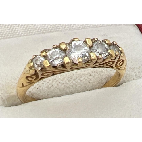 105 - An antique 18ct gold .50ct diamond ring. 5 graduating round cut diamonds in a boat style mount with ... 