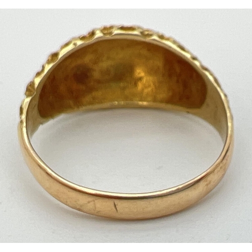 17 - A vintage 18K gold dome style ring with honeycomb design to top. Gold mark to inside of band. Size S... 