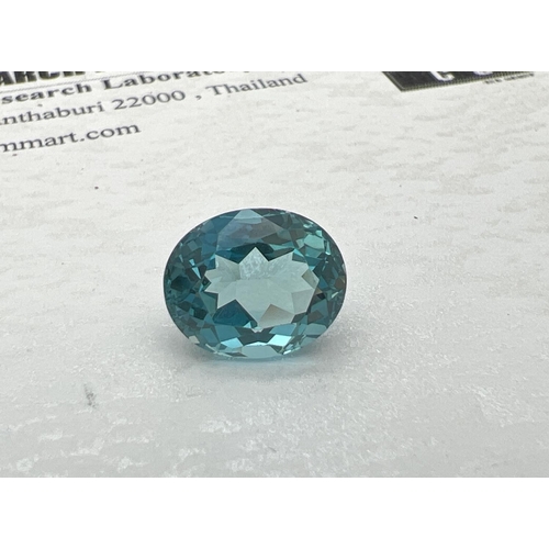 117 - An oval facet cut blue topaz stone, approx. 5.2ct, in neon blue. Clarity - flawless. Suitable for je... 