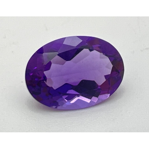 121 - An oval facet cut loose amethyst gemstone, suitable for jewellery making. Approx. 8ct.