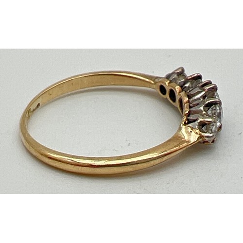 123 - An antique 18ct gold 5 stone diamond engagement/dress ring. 5 diamonds in graduating sizes, total .4... 