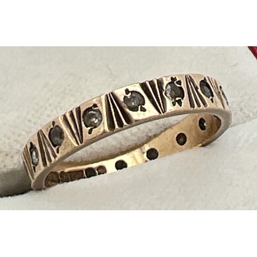 1122 - A vintage full eternity ring with engraved pattern and set with small round cut clear stones. Full h... 