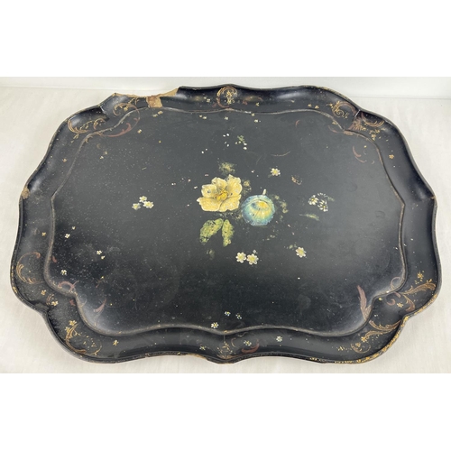 1392 - A large antique Jennens & Bettridge black paper mache serving tray with hand painted floral detail (... 