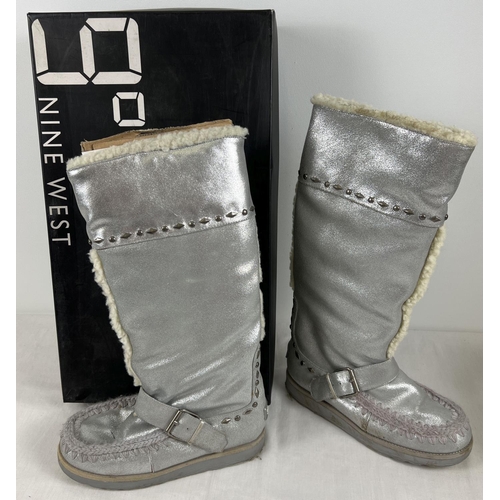 1336 - A boxed pair of soft silver leather moccasin style 