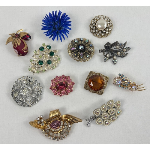 1081 - A collection of 12 vintage brooches, mostly stone set. To include floral, singular stone and circula... 